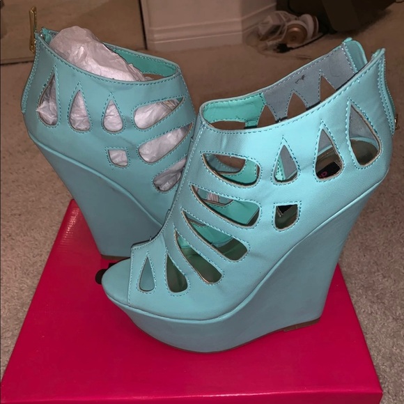 Mint Wedges - Picture 2 of 4